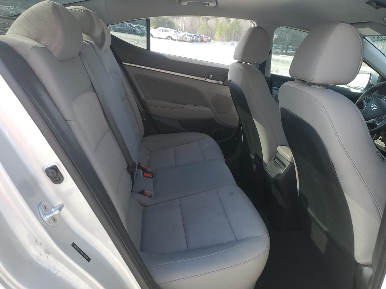 2017 Hyundai Elantra - Image 10
