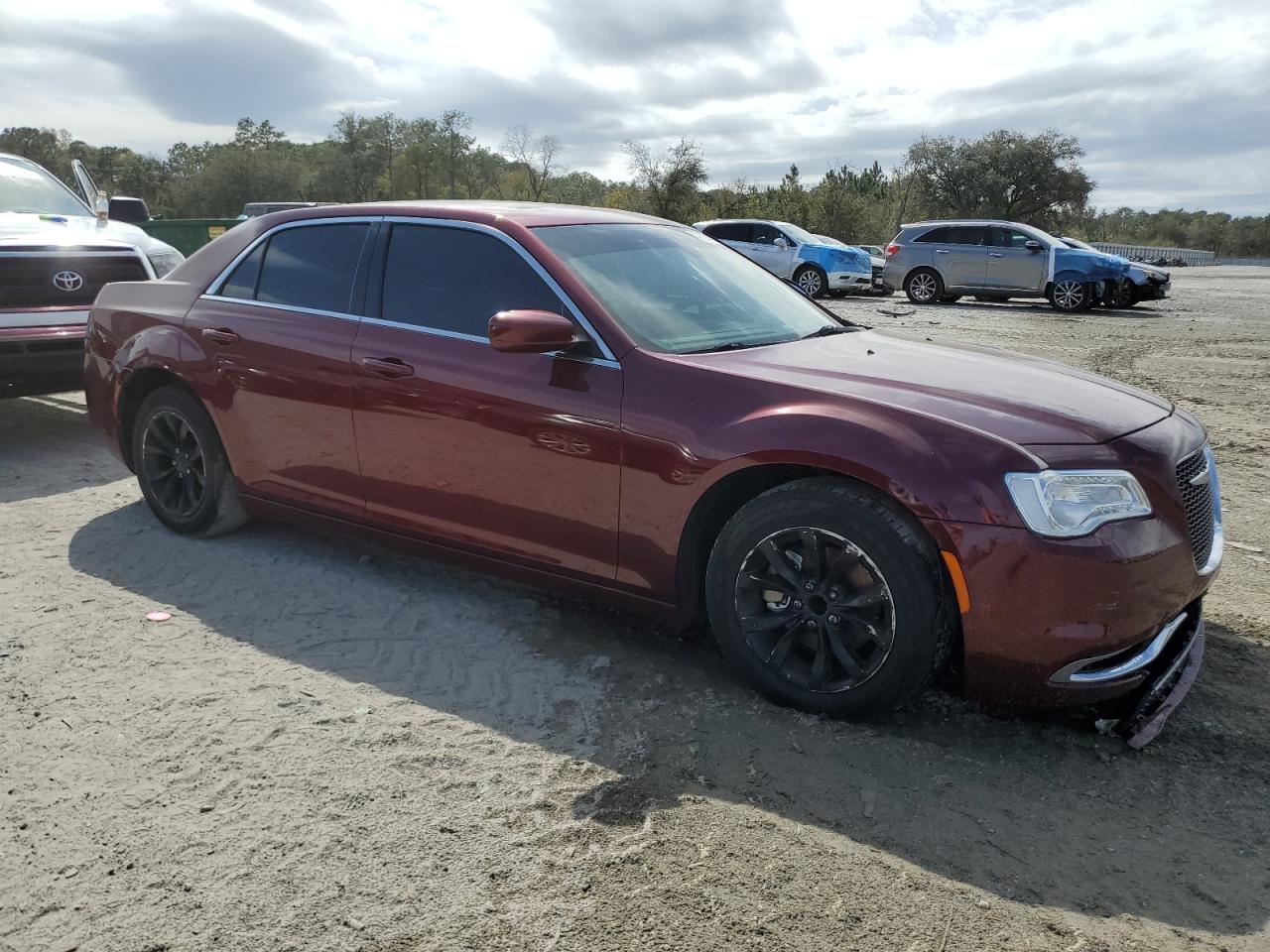 2016 Chrysler 300 - Image 4