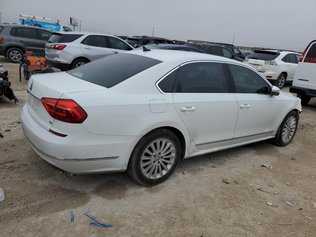 2016 Volkswagen Passat - Image 3