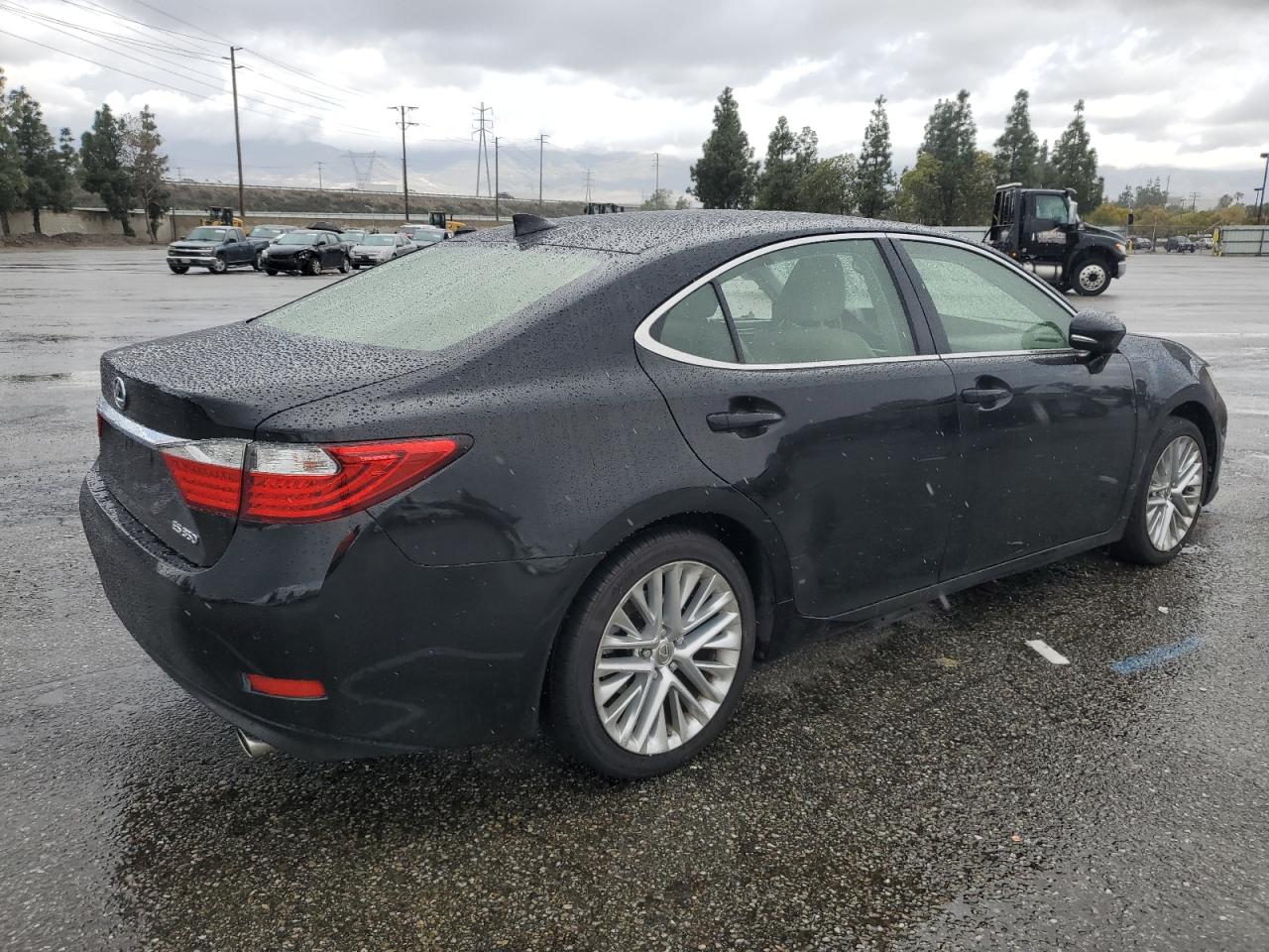 2015 Lexus ES - Image 3
