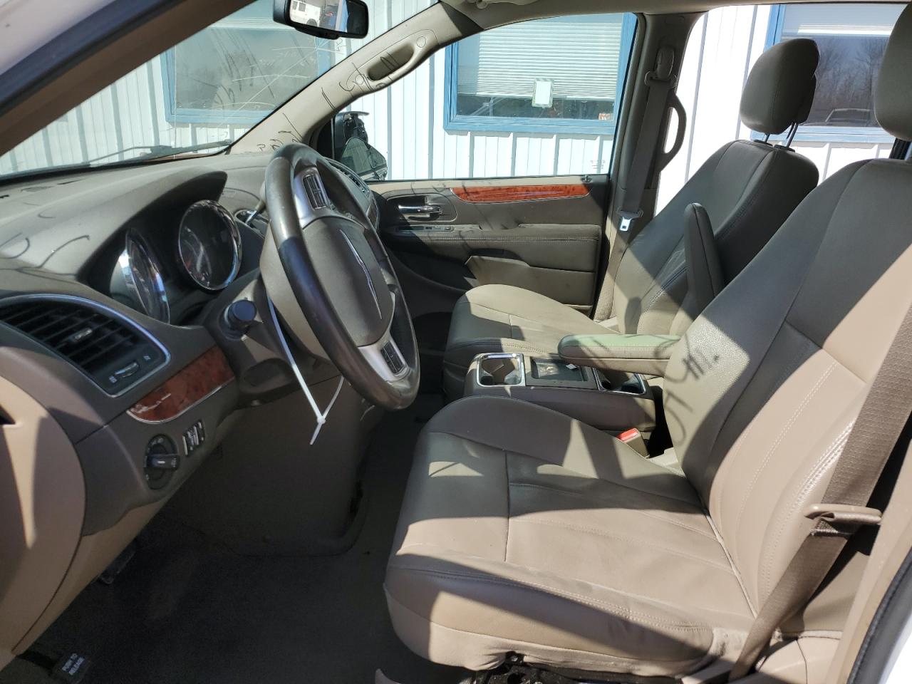 2014 Chrysler Town & Country - Image 7