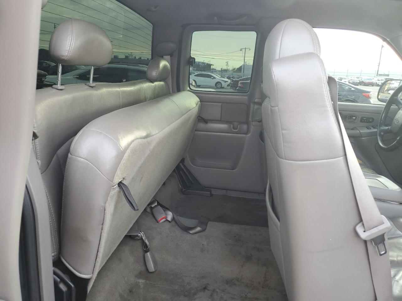 2001 Chevrolet Silverado - Image 10