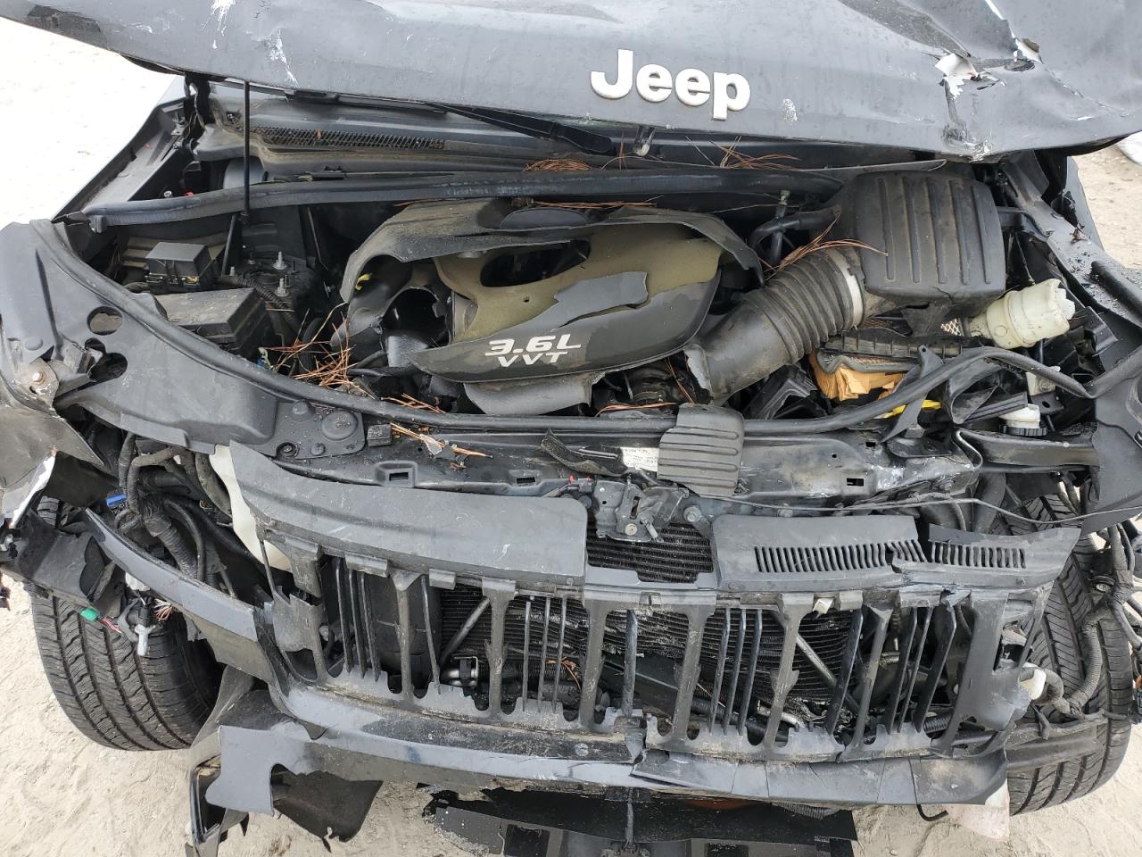 2013 Jeep Grand Cherokee - Image 12