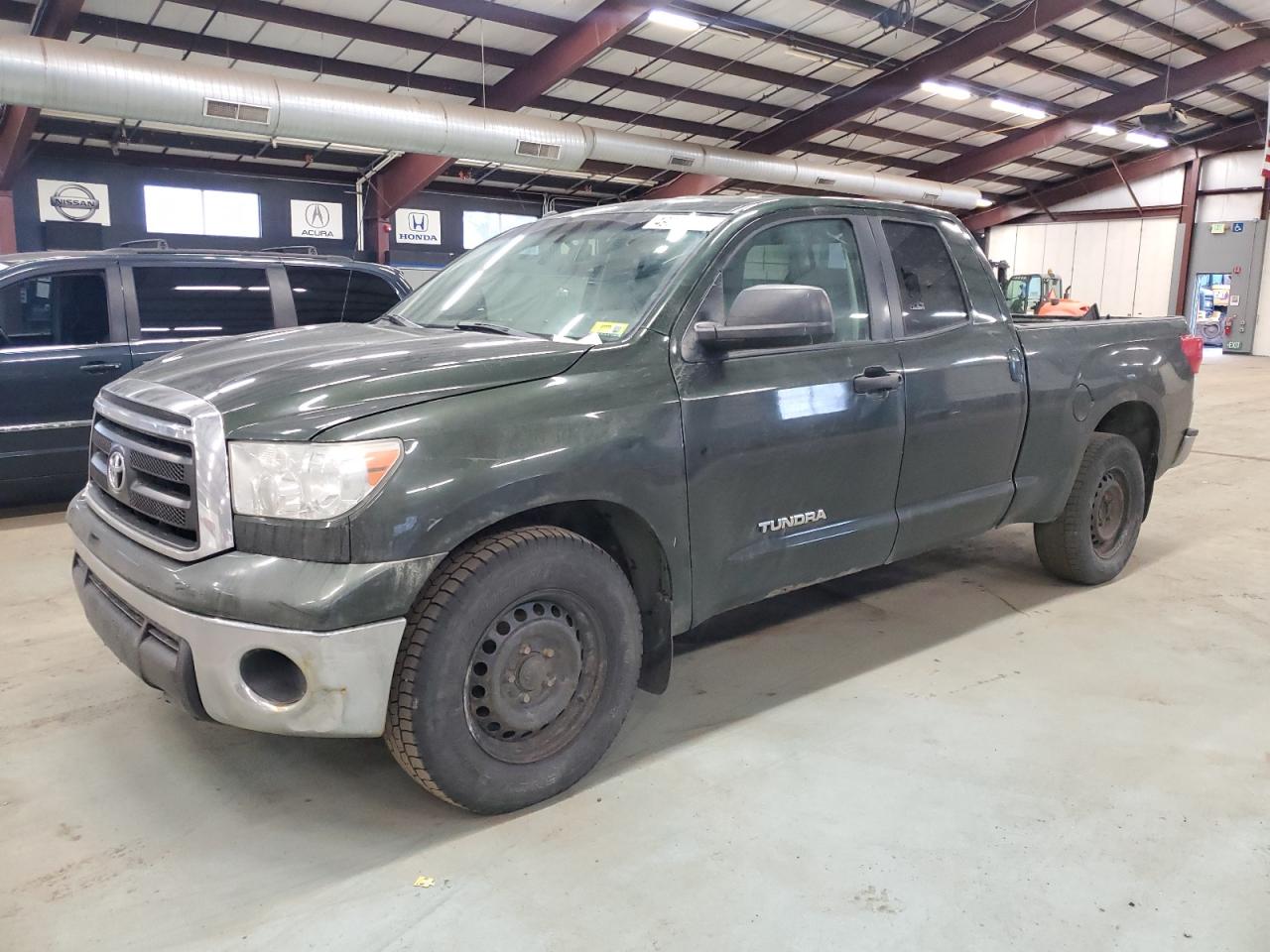 East Granby, CT에서 판매 중인 2011 Toyota Tundra Double Cab Sr5 - Minor Dent/Scratches