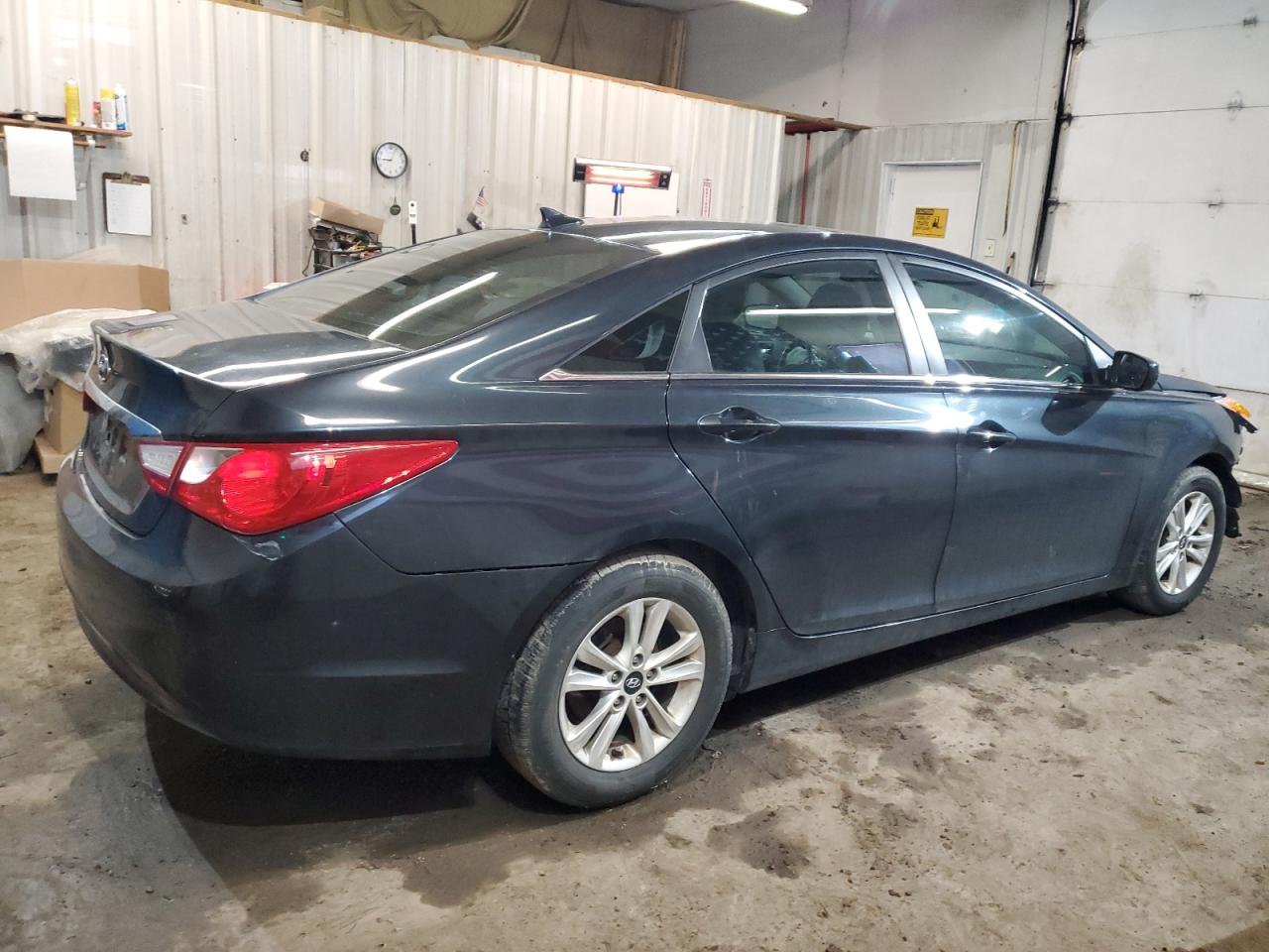 2013 Hyundai Sonata - Image 3