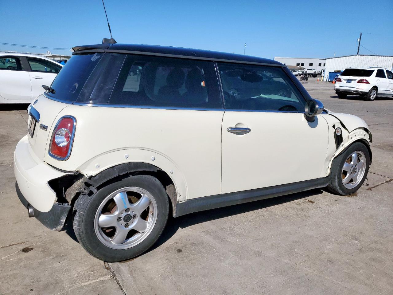 2011 MINI Cooper - Image 3