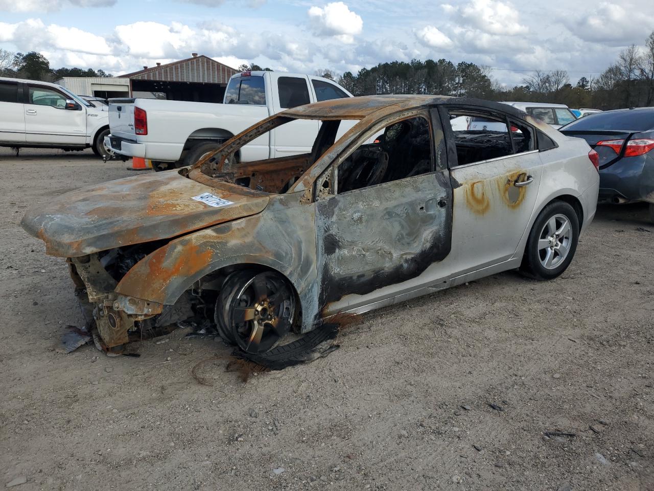 2015 Chevrolet Cruze Lt for Sale in Greenwell Springs, LA - Burn