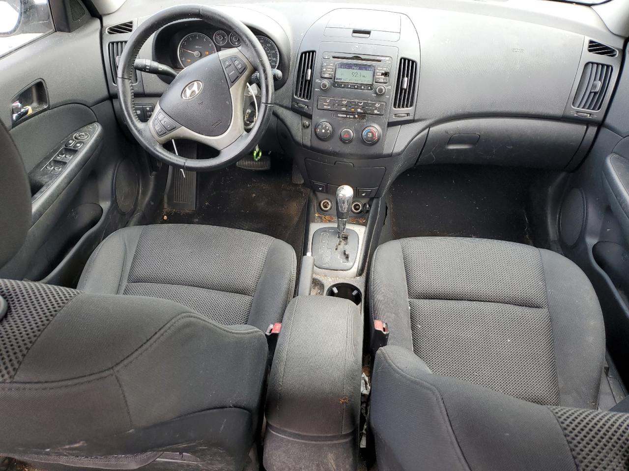 2010 Hyundai Elantra - Image 8
