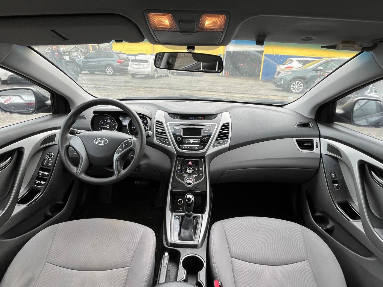 2016 Hyundai Elantra - Image 9