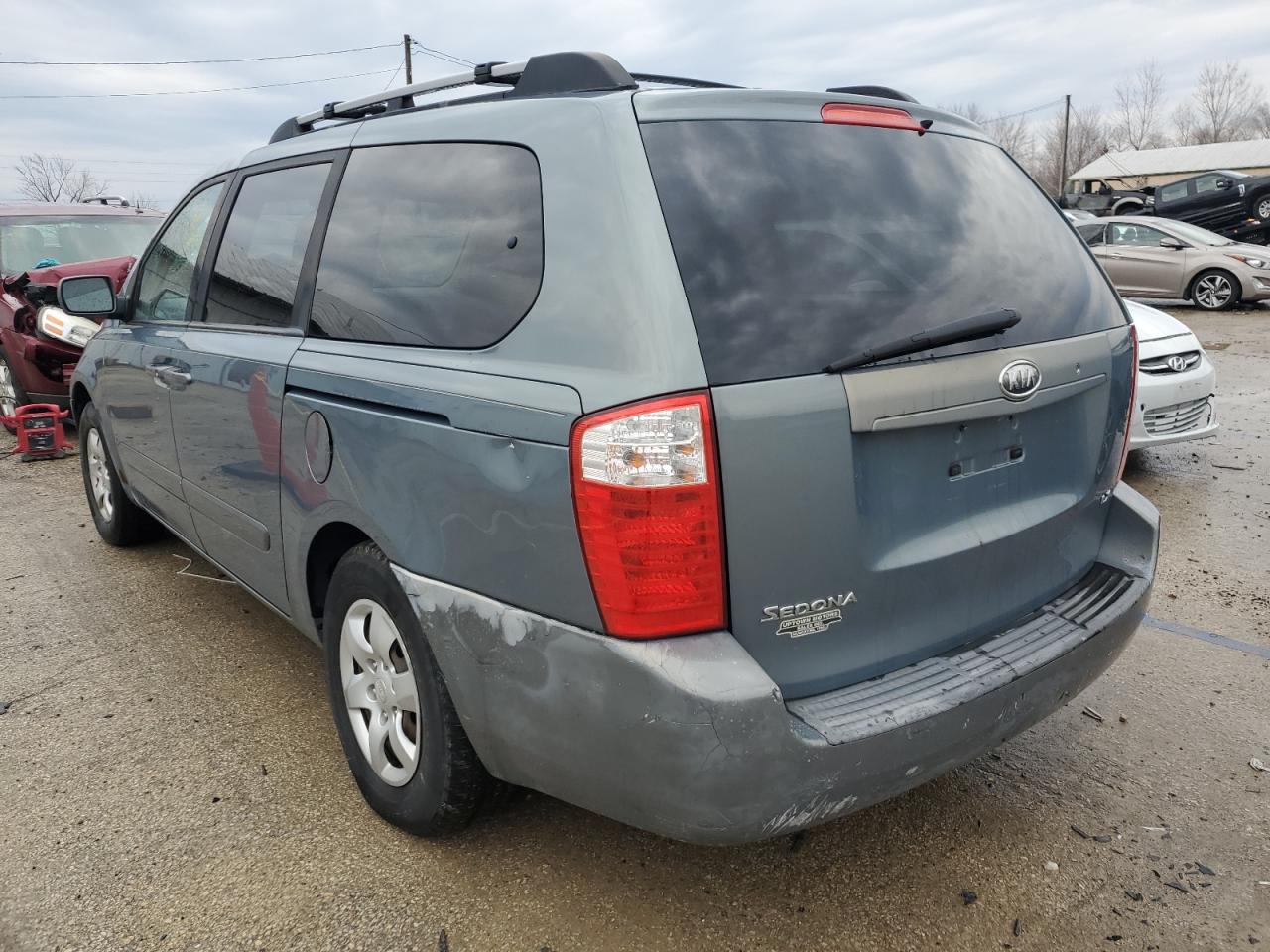 2007 Kia Sedona - Image 2