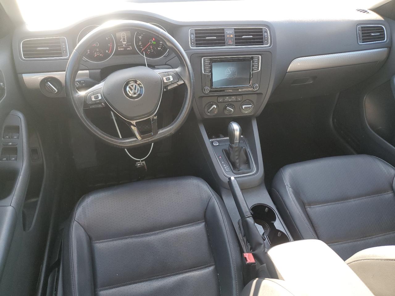 2017 Volkswagen Jetta - Image 8