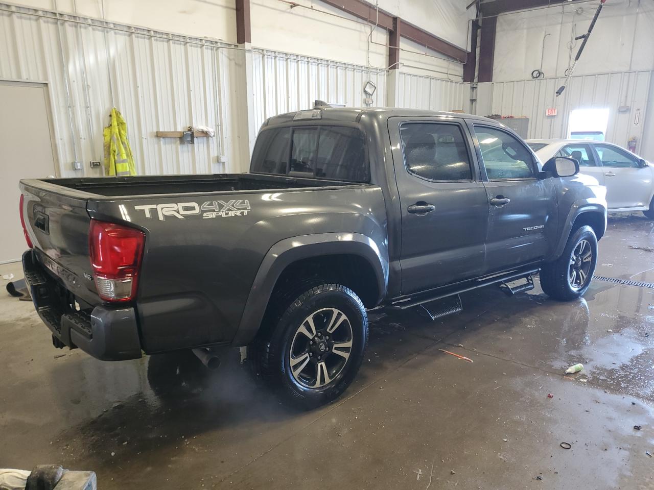 2016 Toyota Tacoma - Image 3