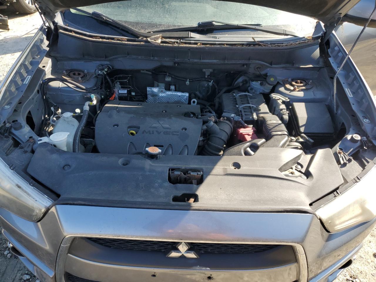 2011 Mitsubishi Outlander - Image 12