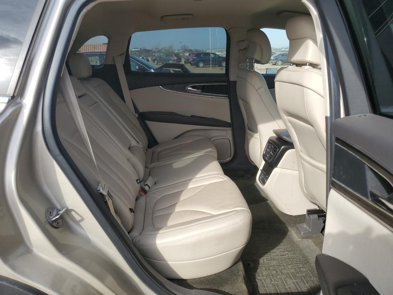 2017 Lincoln MKX - Image 11