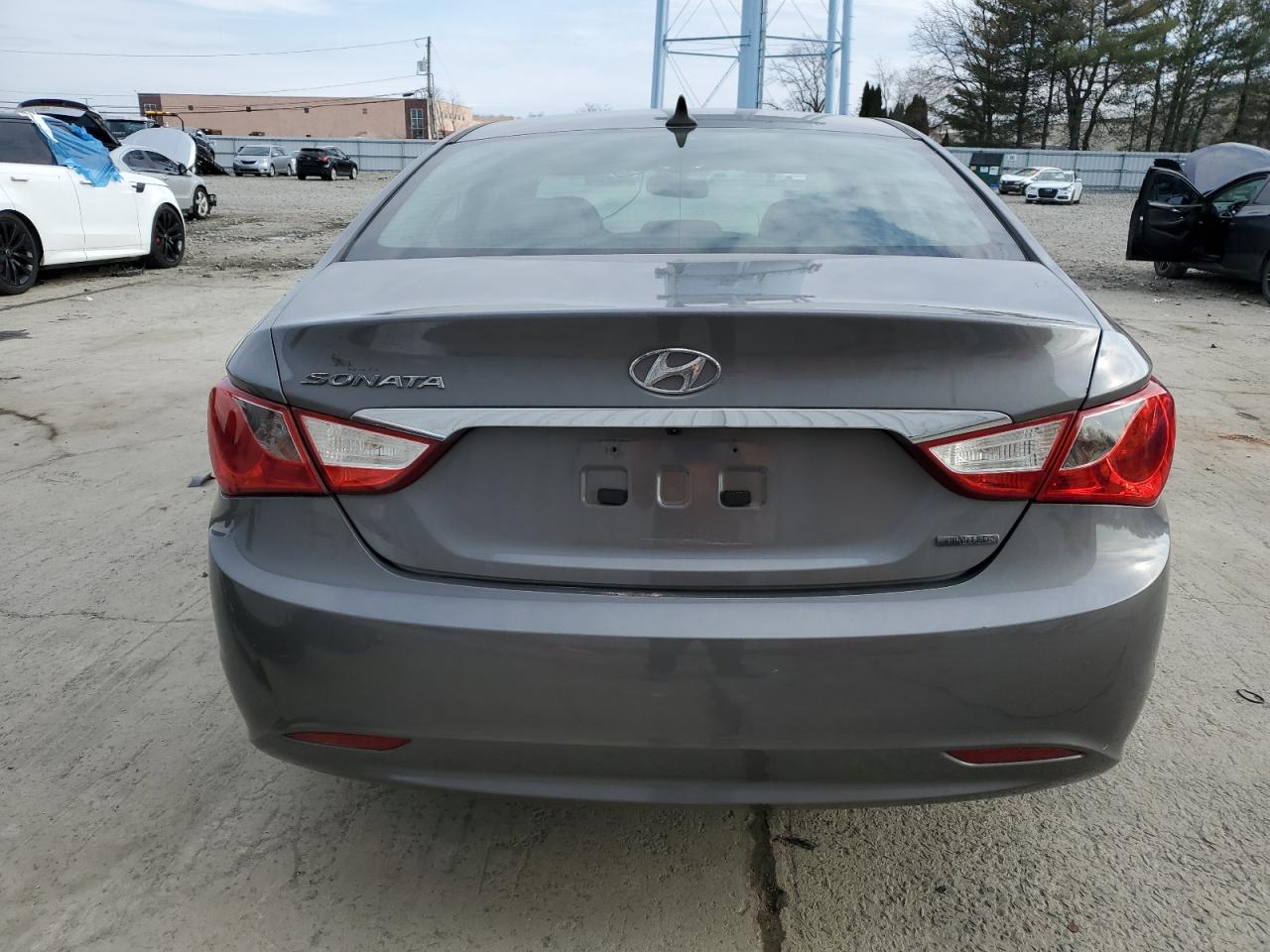2011 Hyundai Sonata - Image 6