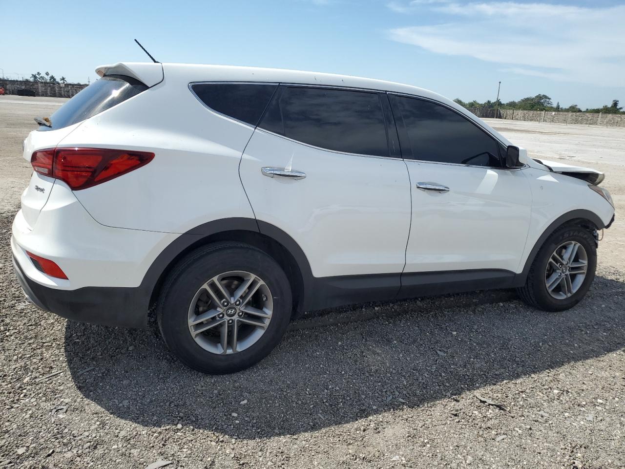 2018 Hyundai Santa Fe - Image 3