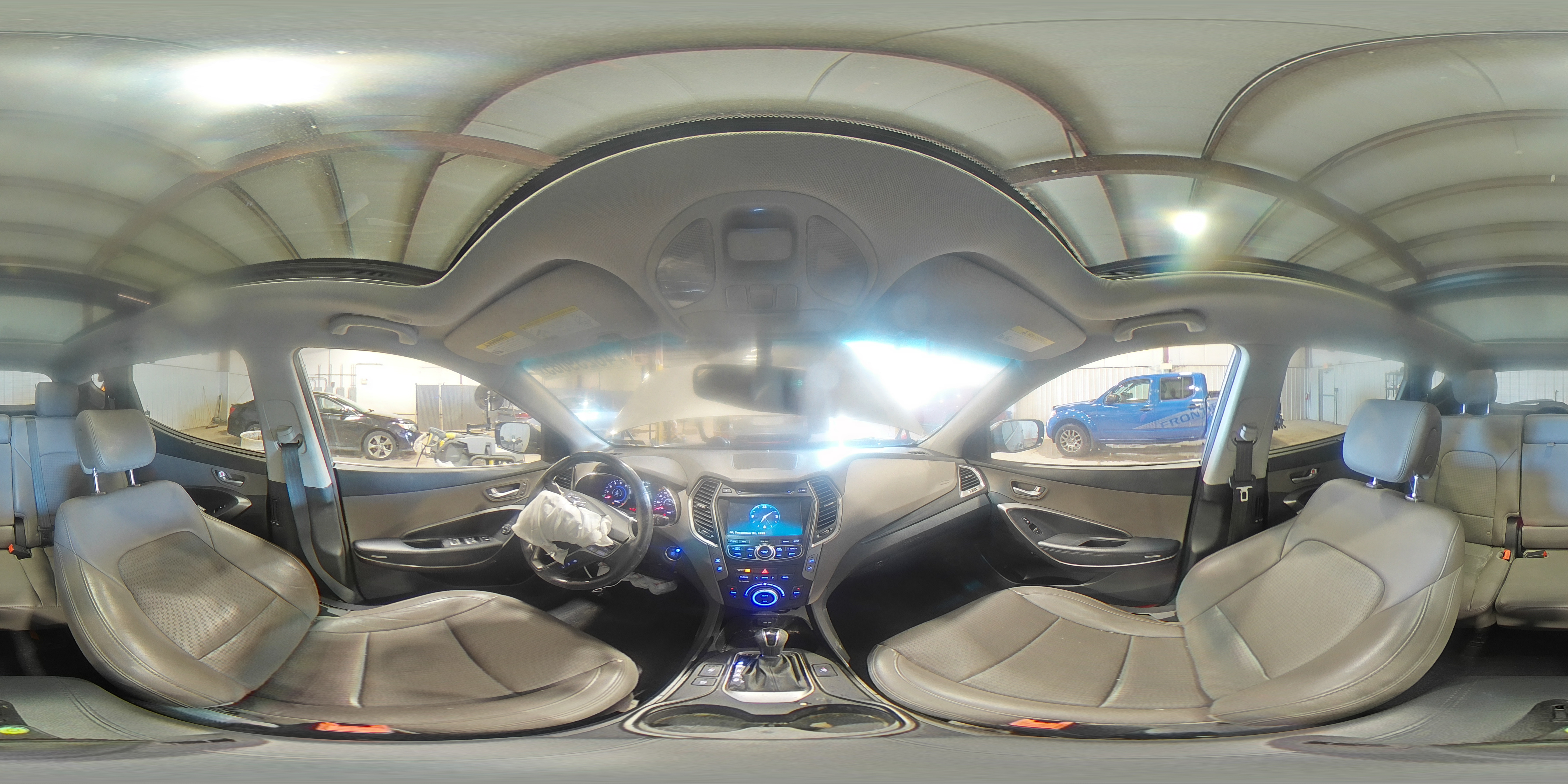 2014 Hyundai Santa Fe - Image 15