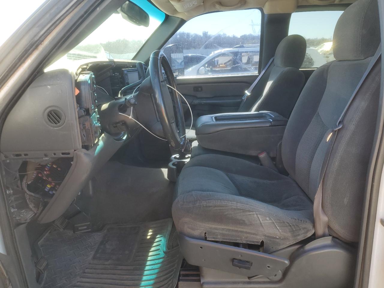2004 Chevrolet Silverado - Image 7