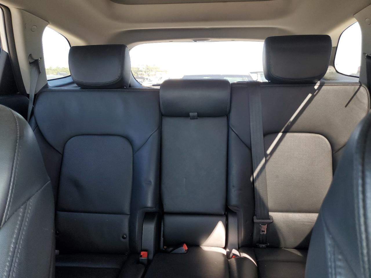 2017 Hyundai Santa Fe - Image 10