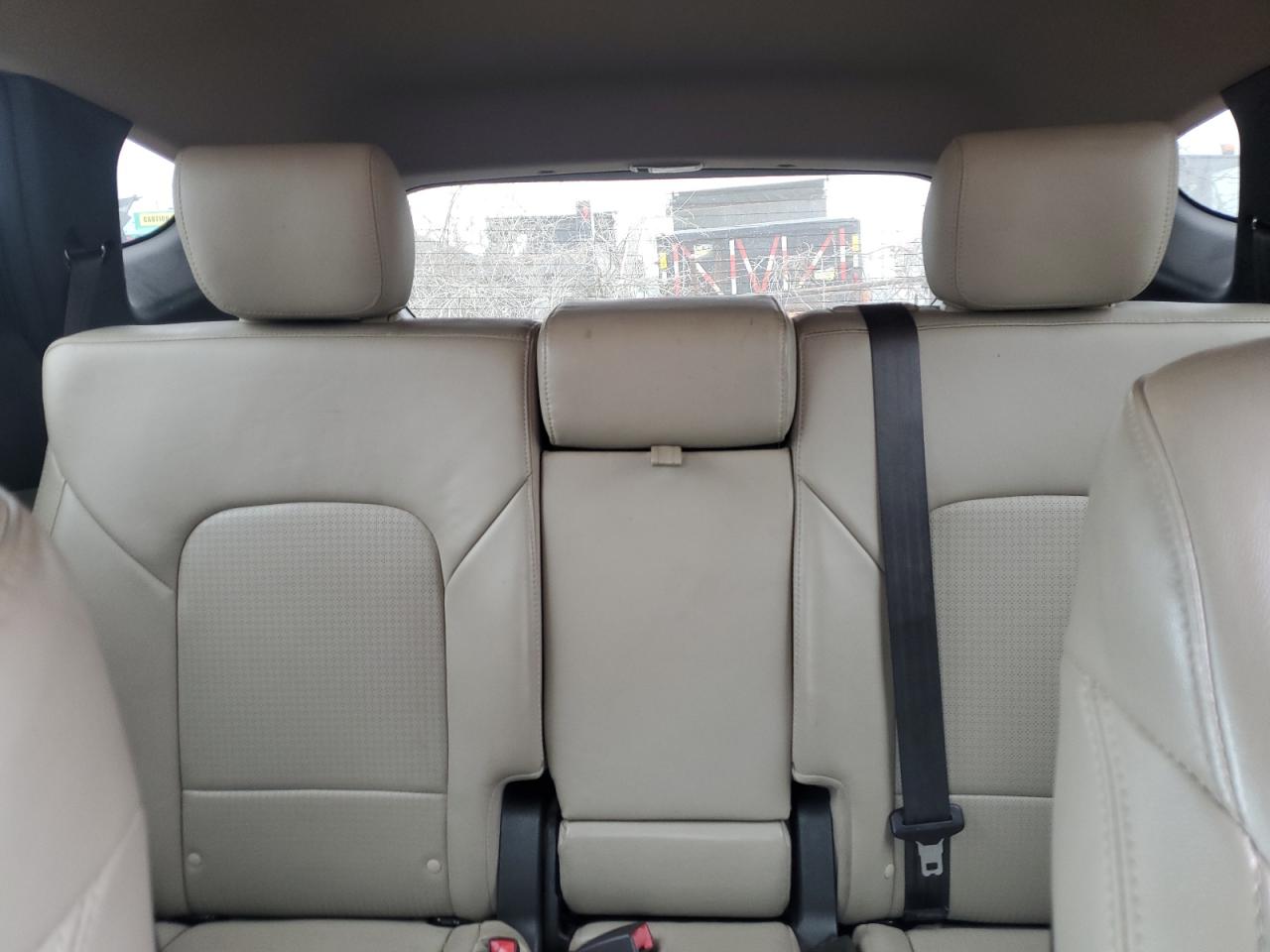 2015 Hyundai Santa Fe - Image 10