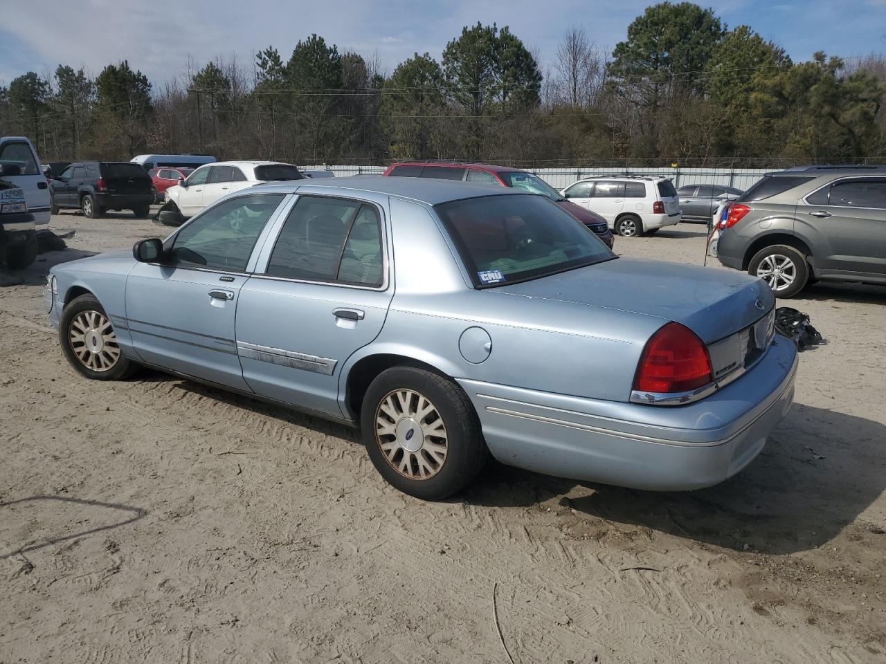 2005 Ford Crown Victoria - Image 2