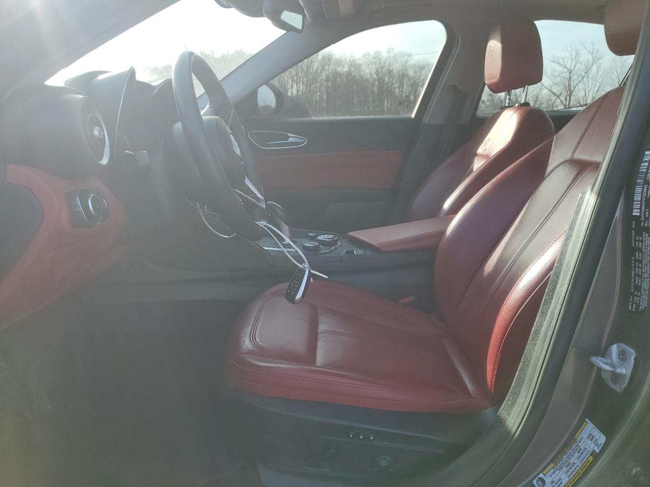 2019 Alfa Romeo Giulia - Image 7