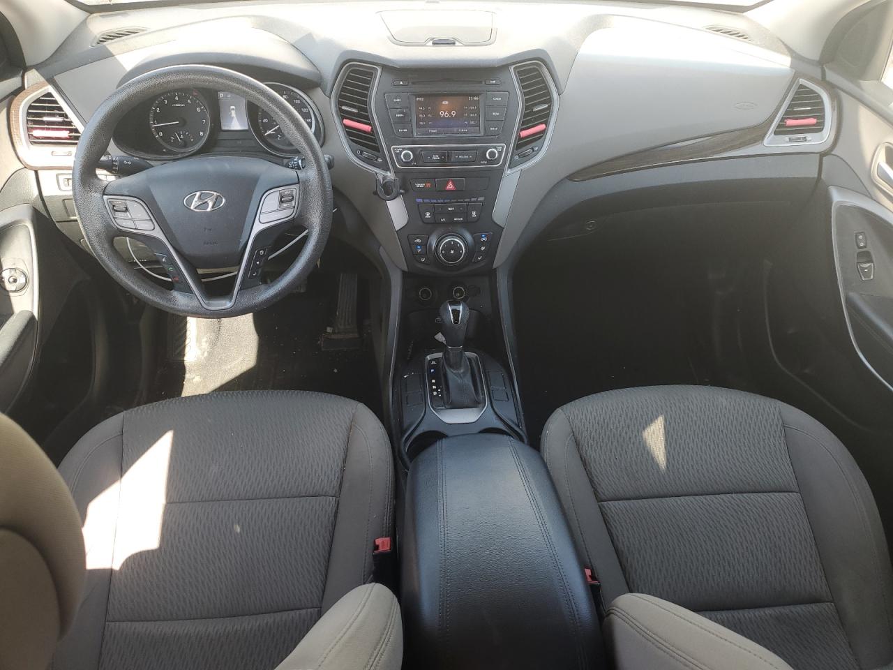 2018 Hyundai Santa Fe - Image 8