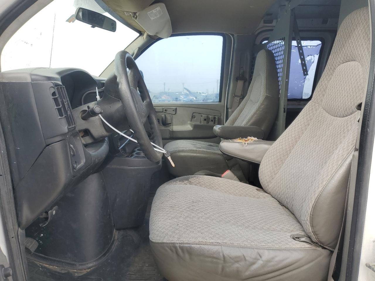 2006 Chevrolet Express - Image 7