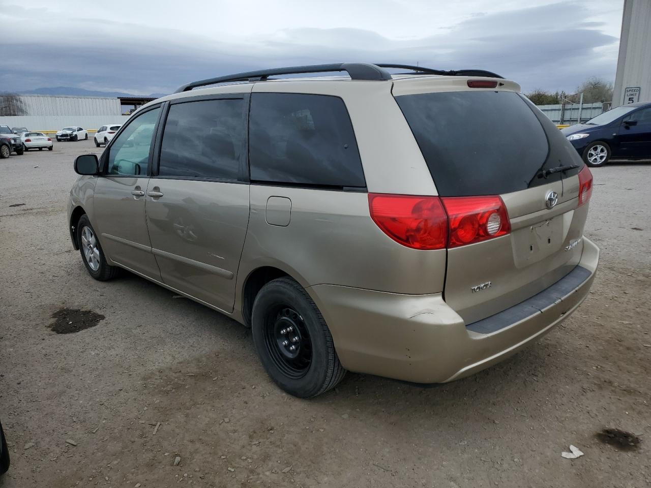 2006 Toyota Sienna - Image 2