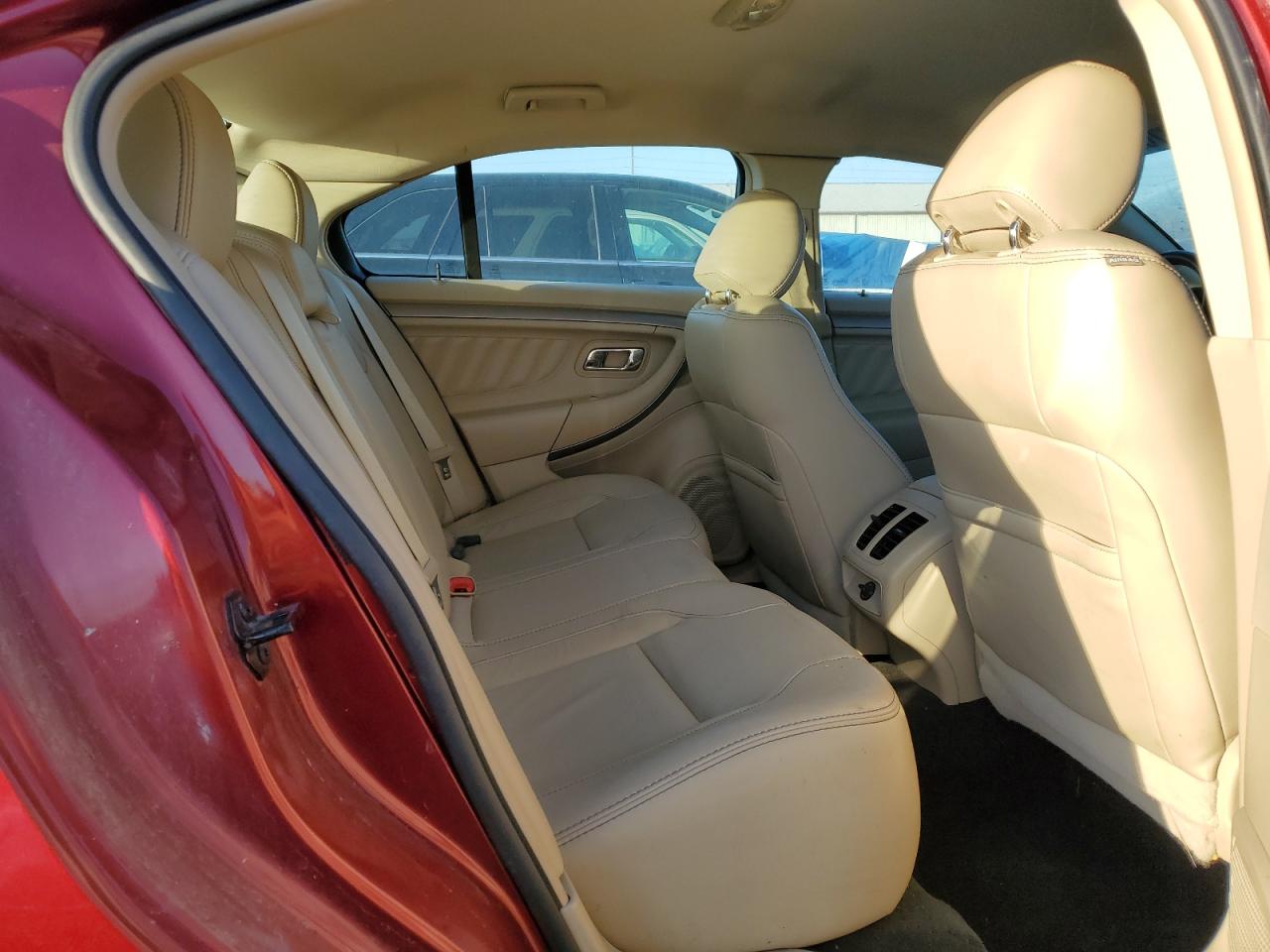 2013 Ford Taurus - Image 10