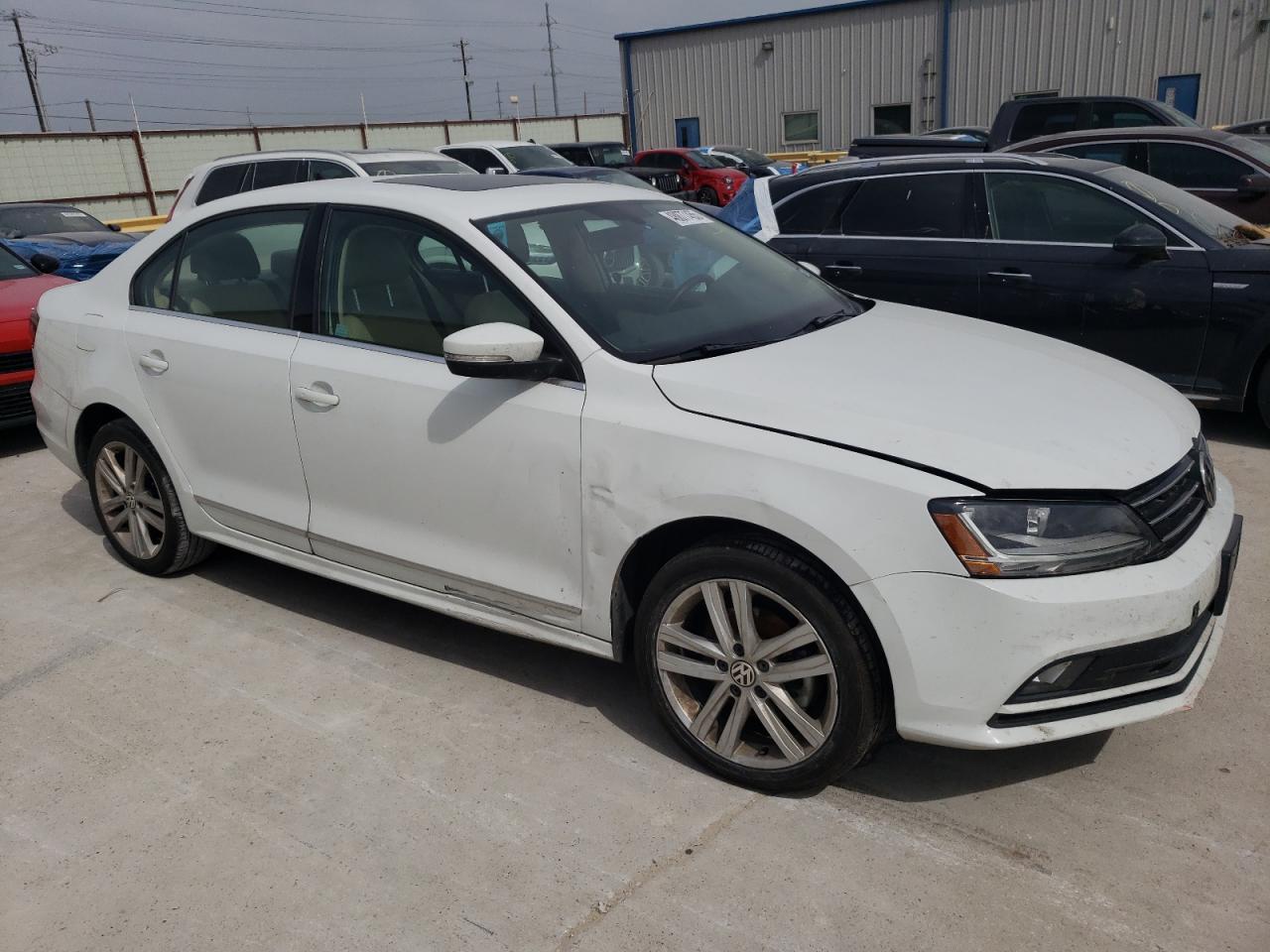 2017 Volkswagen Jetta - Image 4
