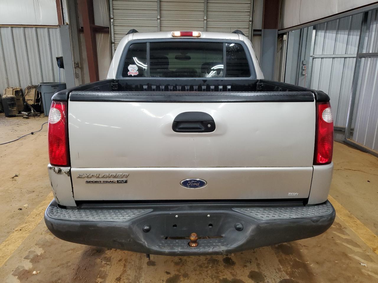 2004 Ford Explorer - Image 6