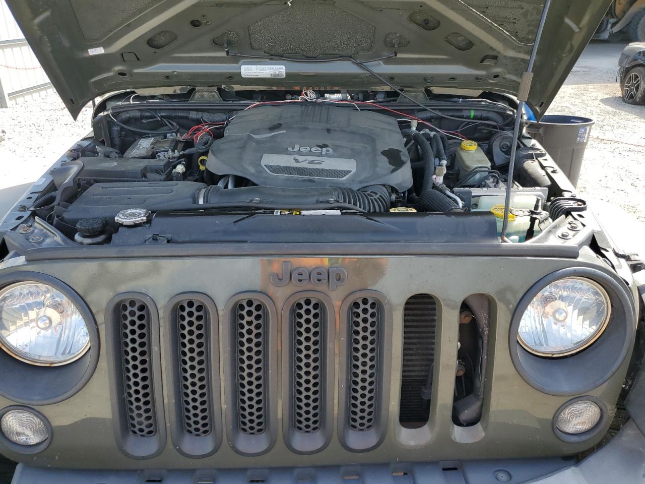 2015 Jeep Wrangler - Image 14