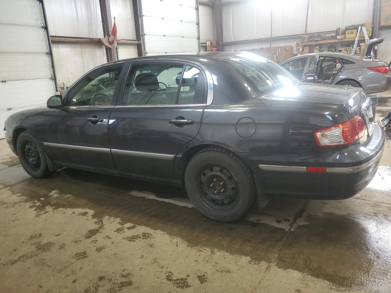 2005 Kia Amanti - Image 2