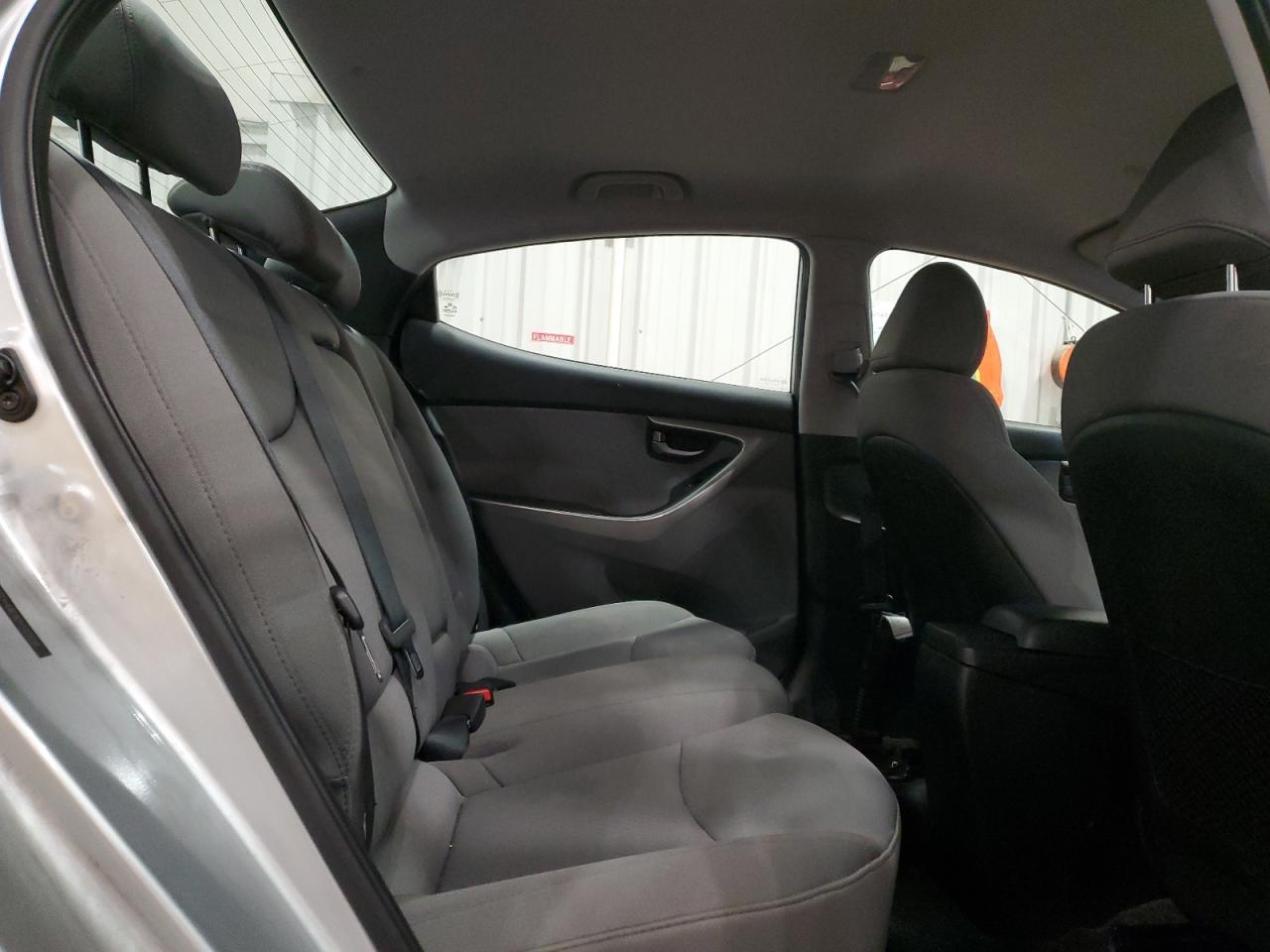 2012 Hyundai Elantra - Image 10