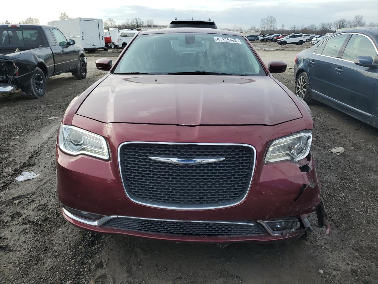 2017 Chrysler 300 - Image 5