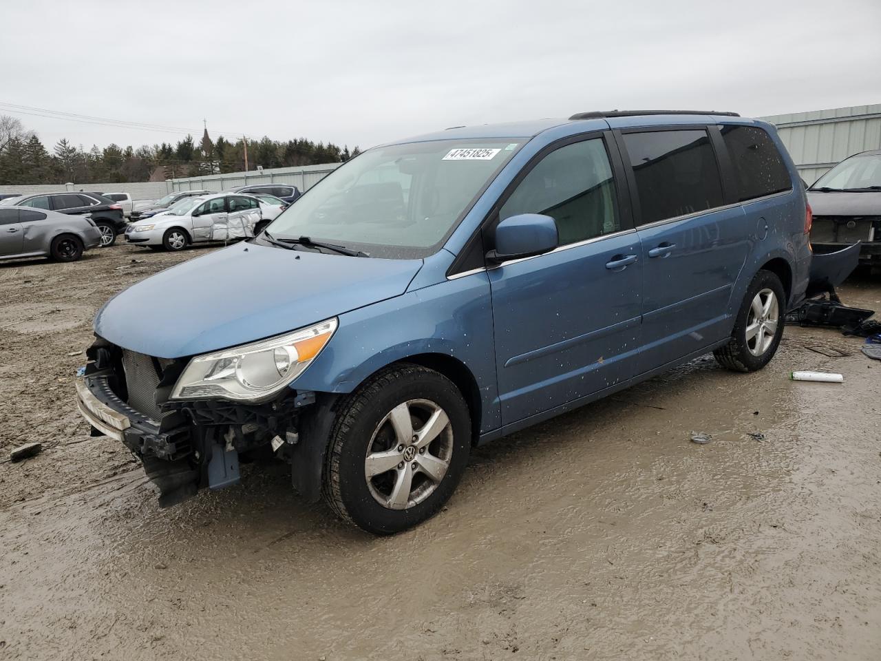 2011 Volkswagen Routan - Image 1