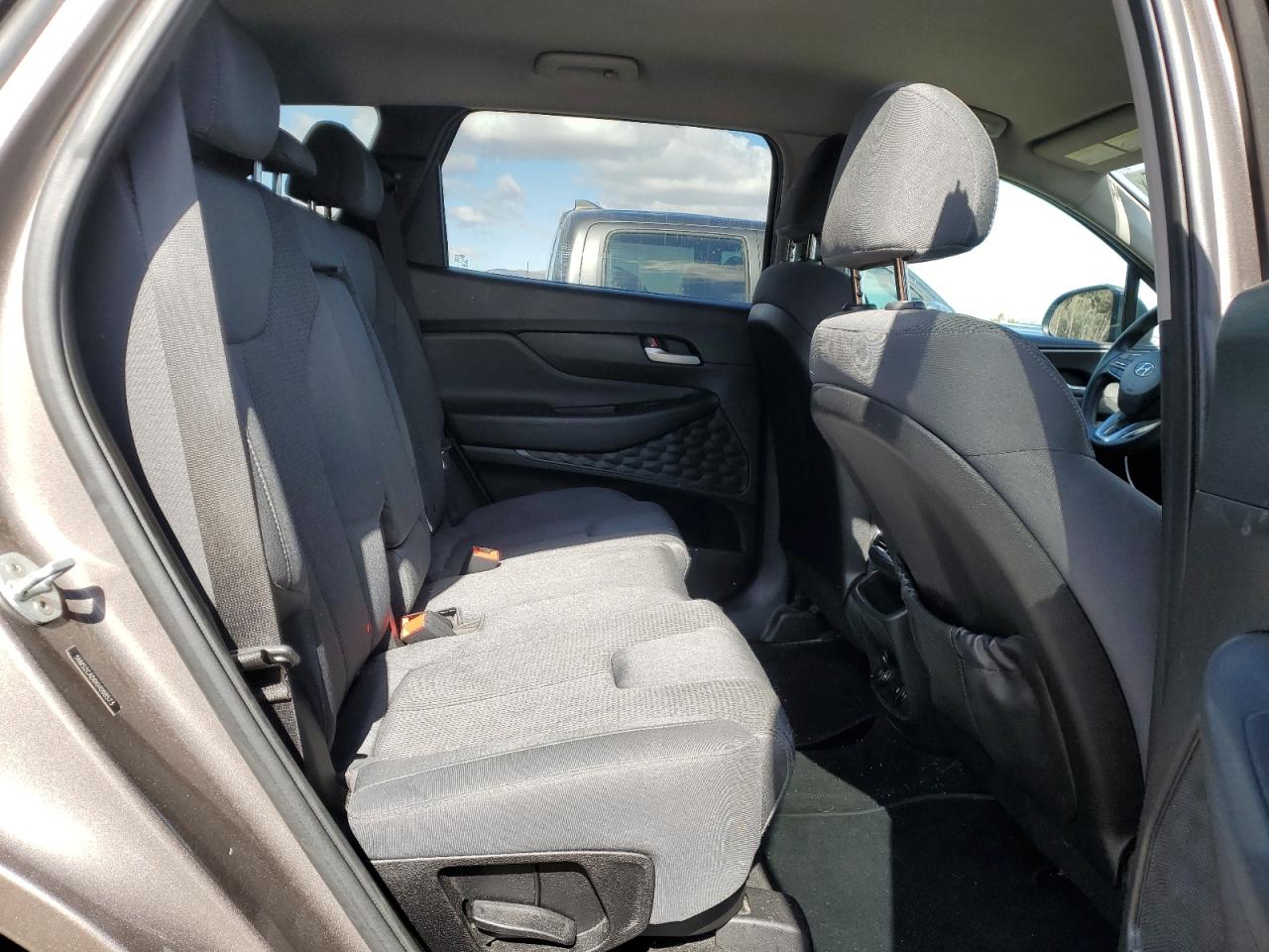 2019 Hyundai Santa Fe - Image 11