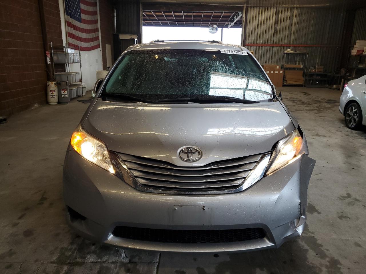 2017 Toyota Sienna - Image 5