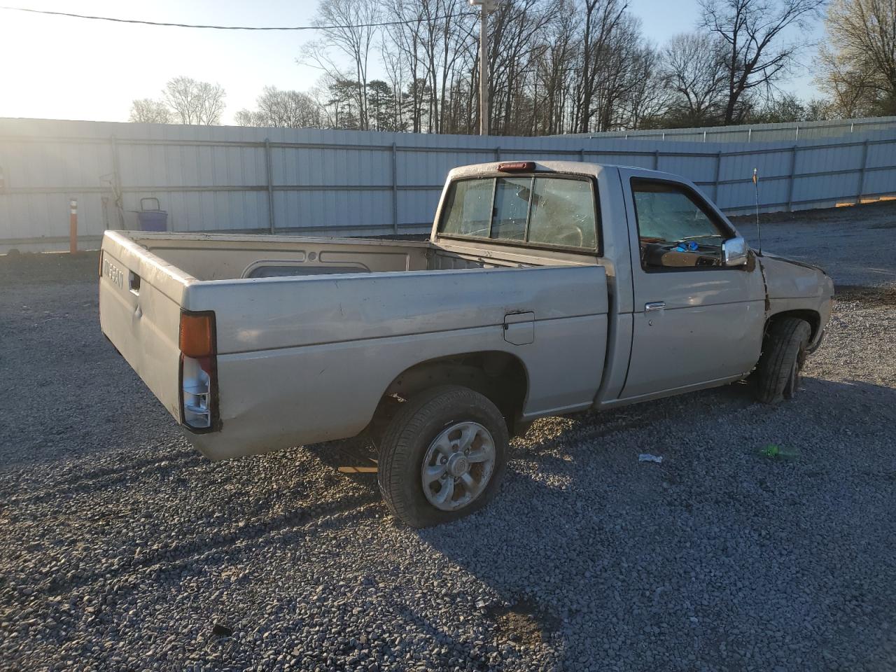1997 Nissan Navara (Frontier) - Image 3