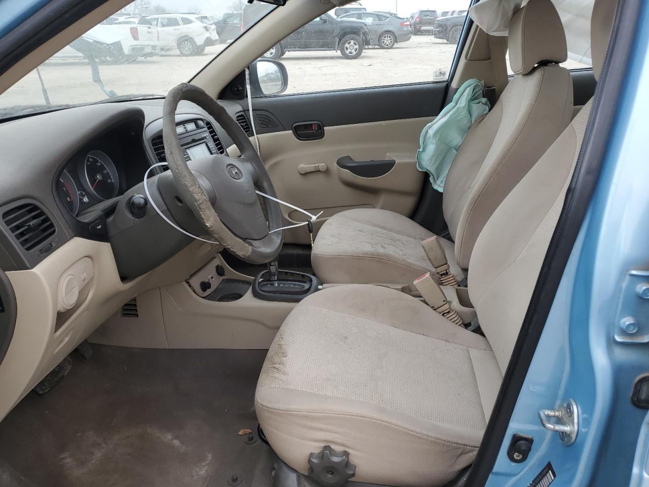 2010 Hyundai Accent - Image 7