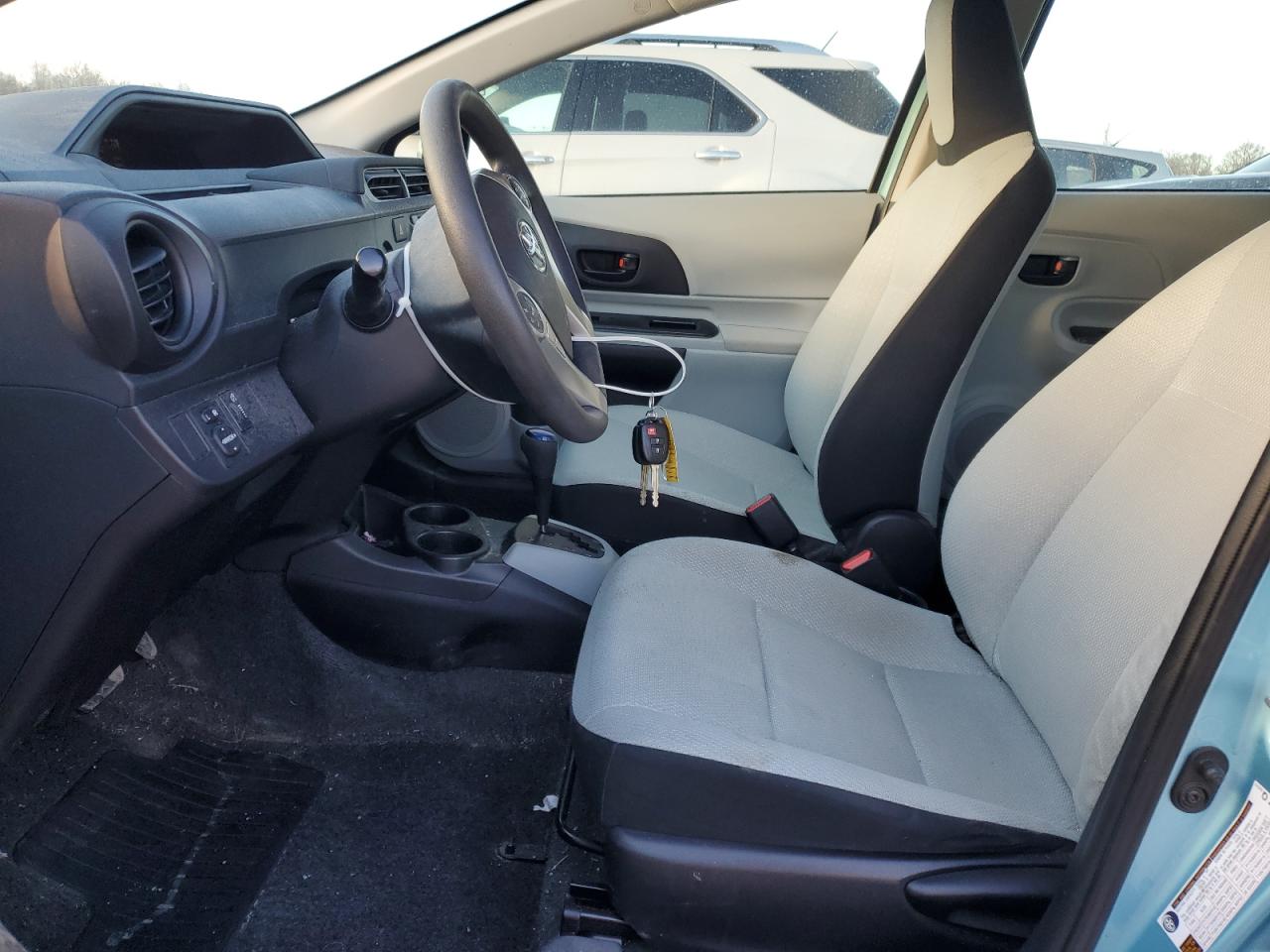 2013 Toyota Prius - Image 7