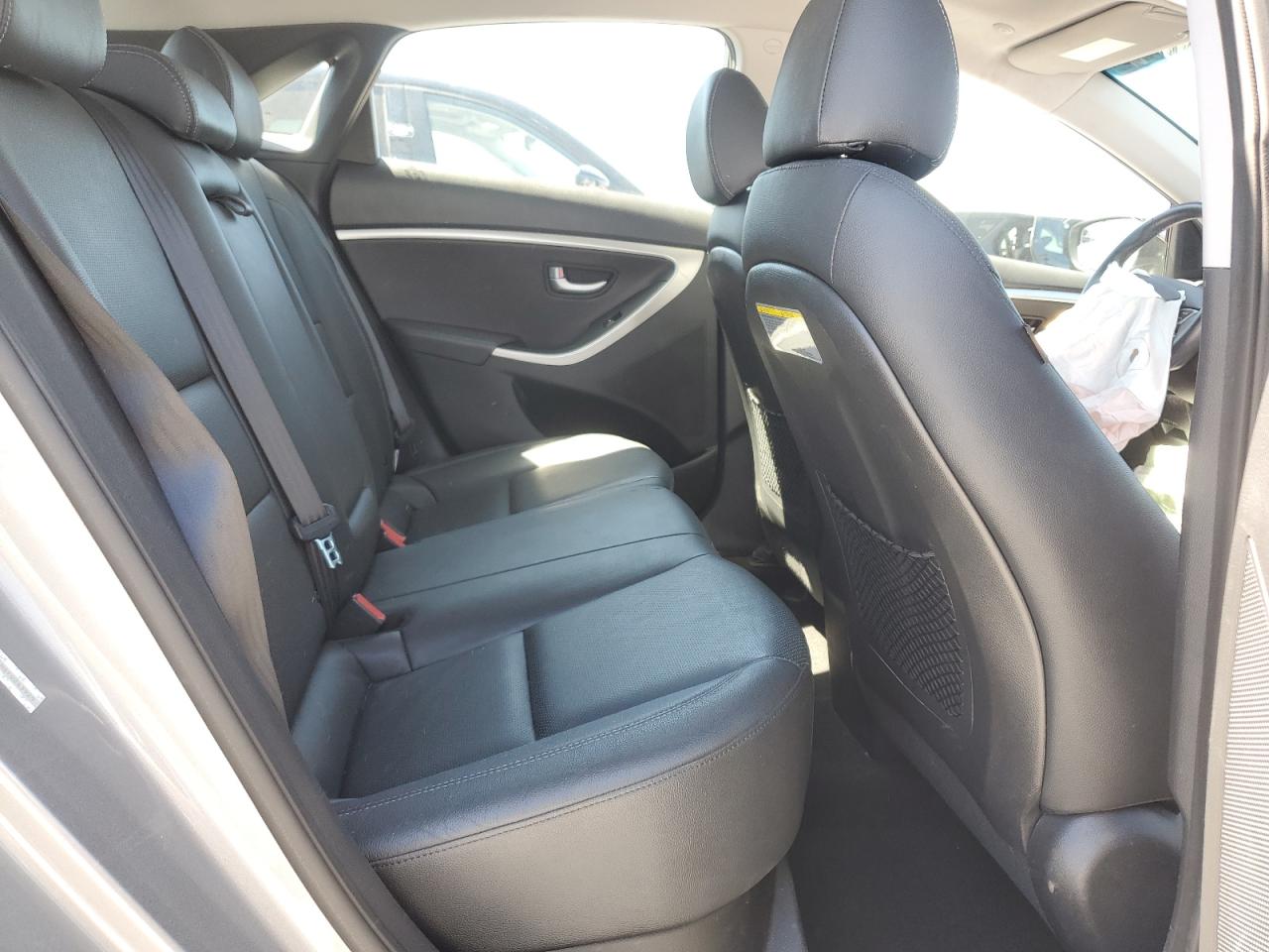 2015 Hyundai Elantra - Image 10