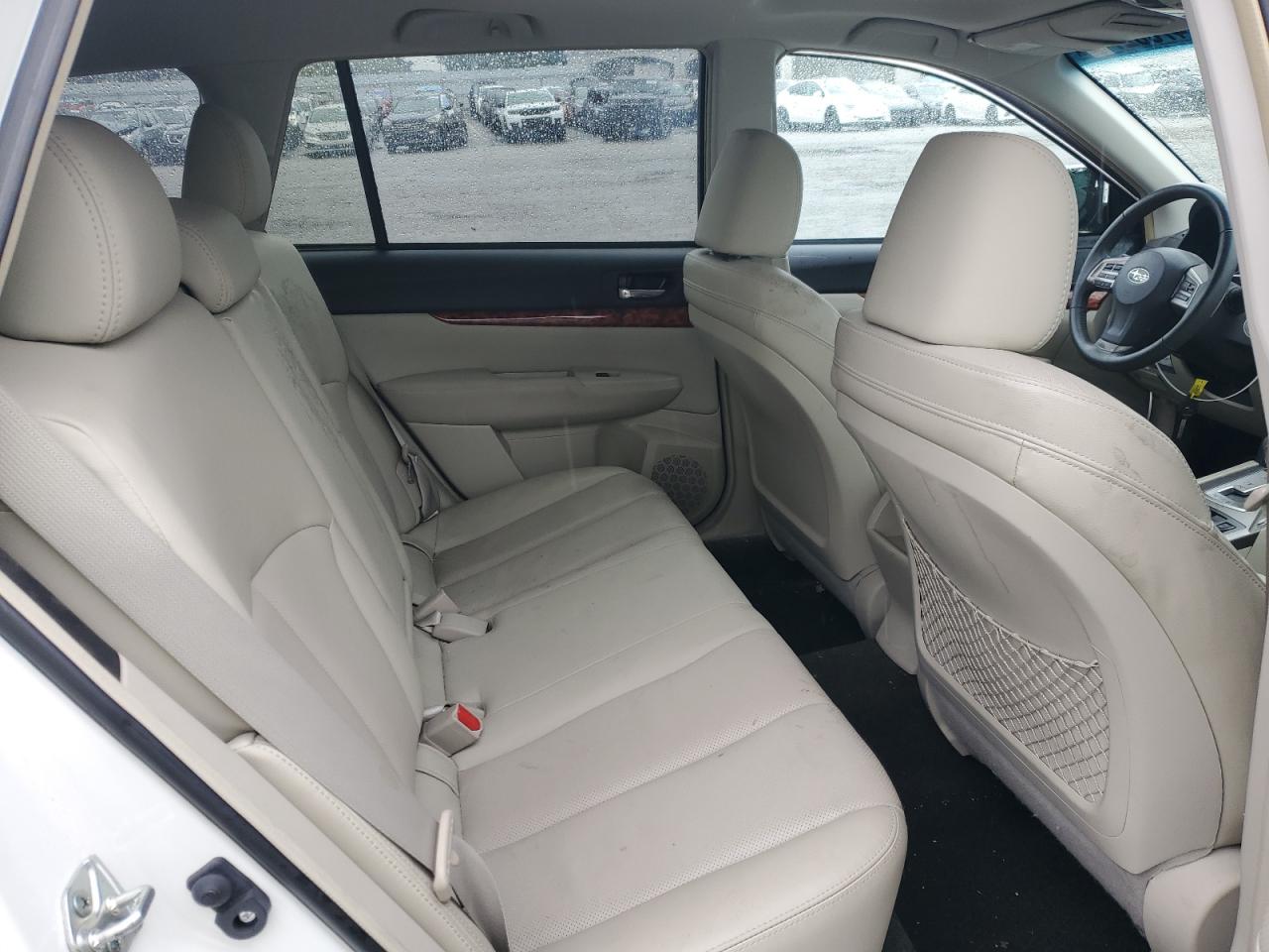 2012 Subaru Outback - Image 11