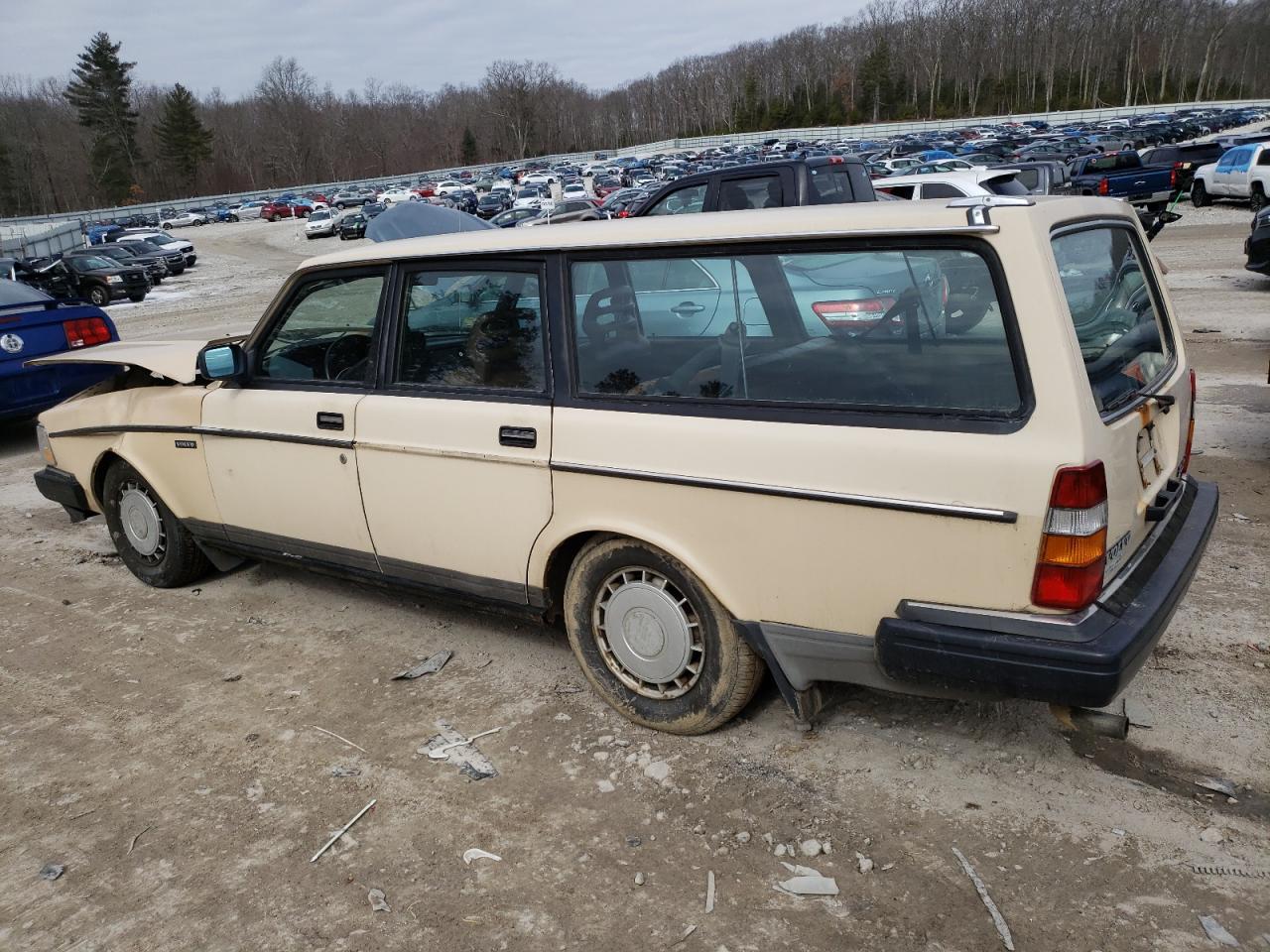 1988 Volvo 240 Series - Image 2