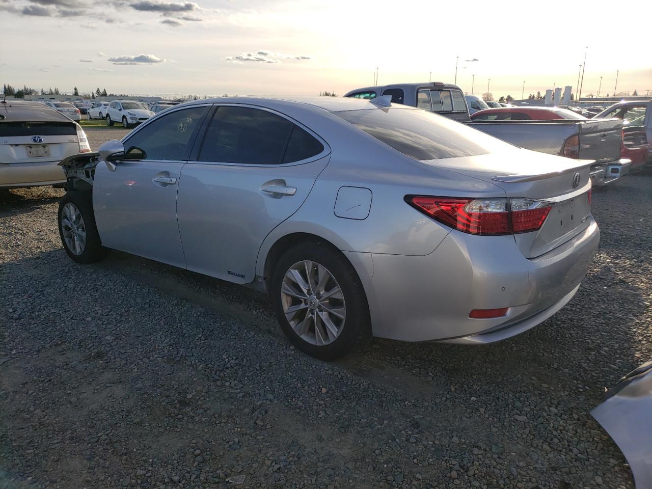 2015 Lexus ES - Image 2