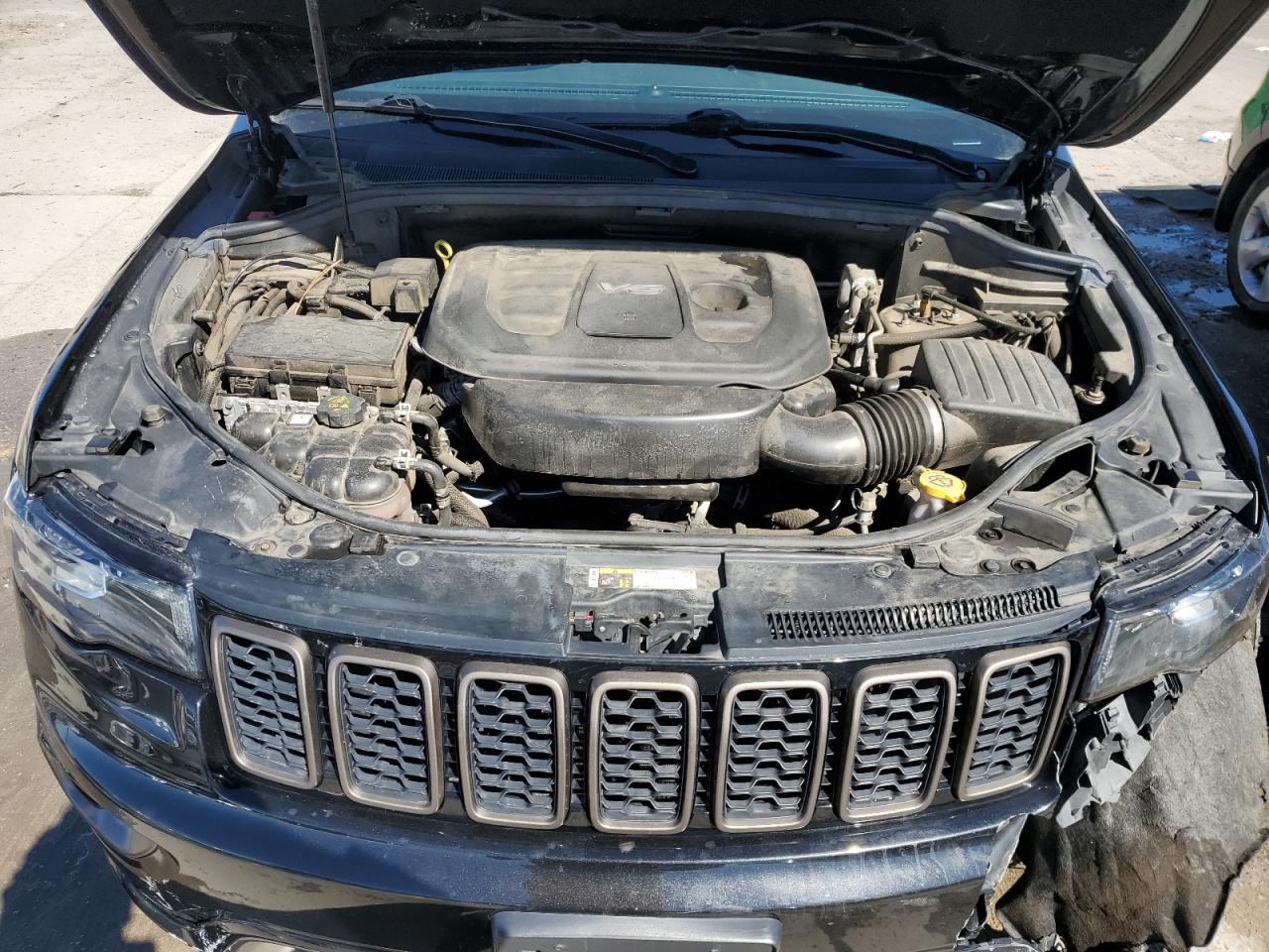2016 Jeep Grand Cherokee - Image 12