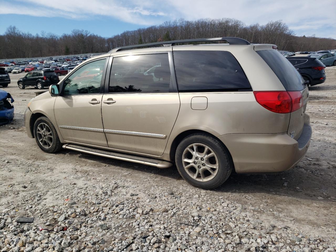 2006 Toyota Sienna - Image 2