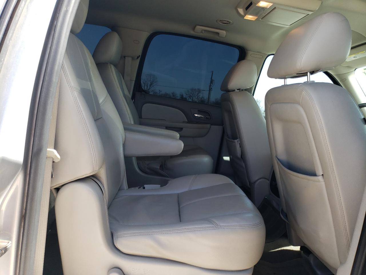 2013 Chevrolet Suburban - Image 11