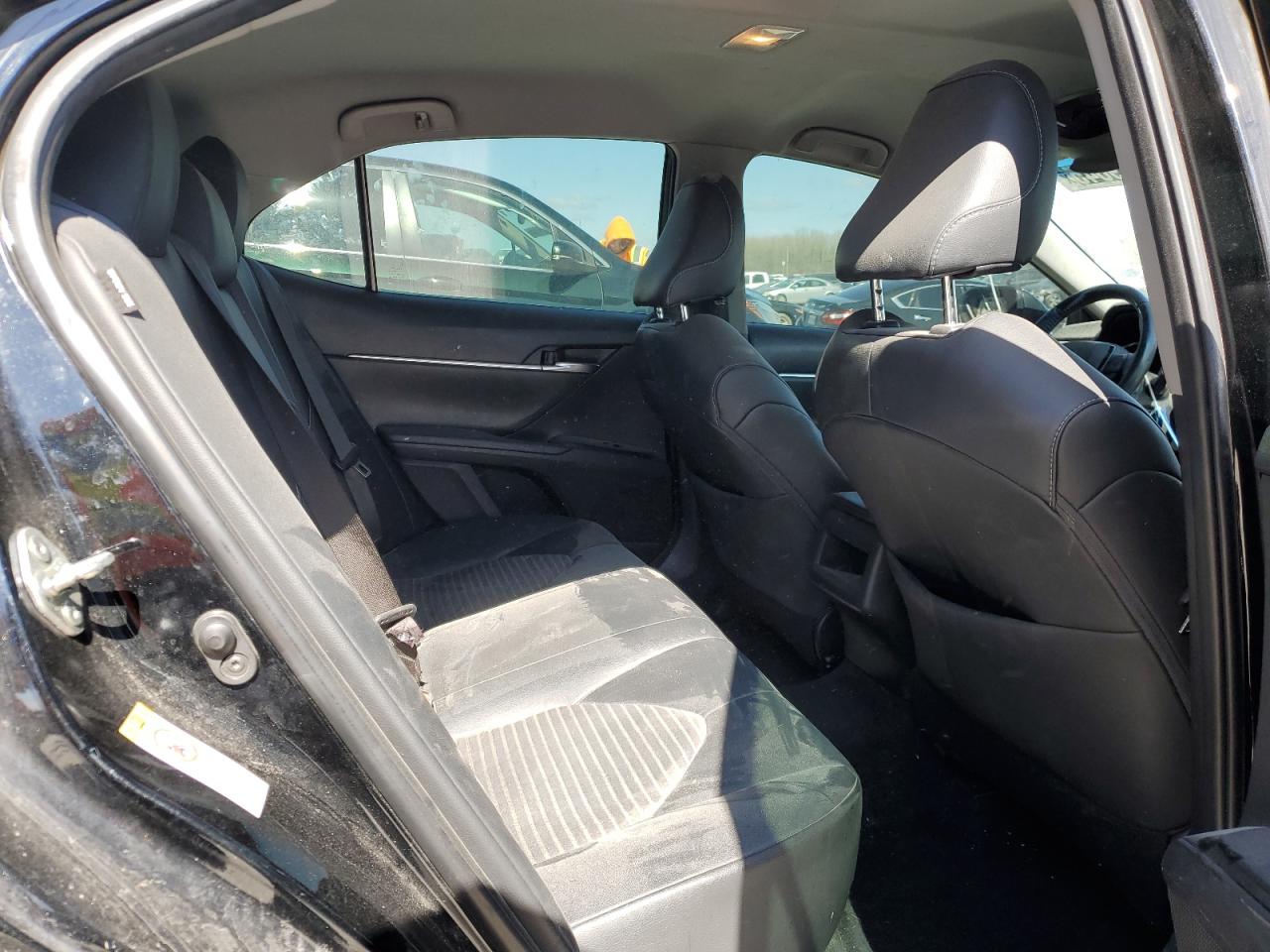 4T1B11HK9JU051584 TOYOTA CAMRY 2018